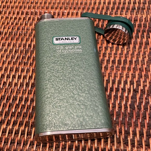 🎄Stanley Green Flask Great Stocking Stuffer - Picture 6 of 9